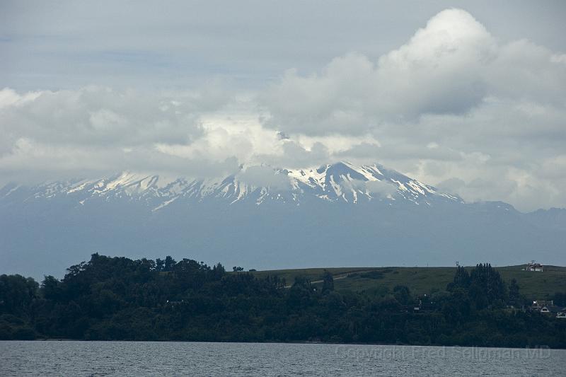 20071219 135354 D2X 4200x2800.jpg - Mount Calbuco (active volcano) from Puerto Varas